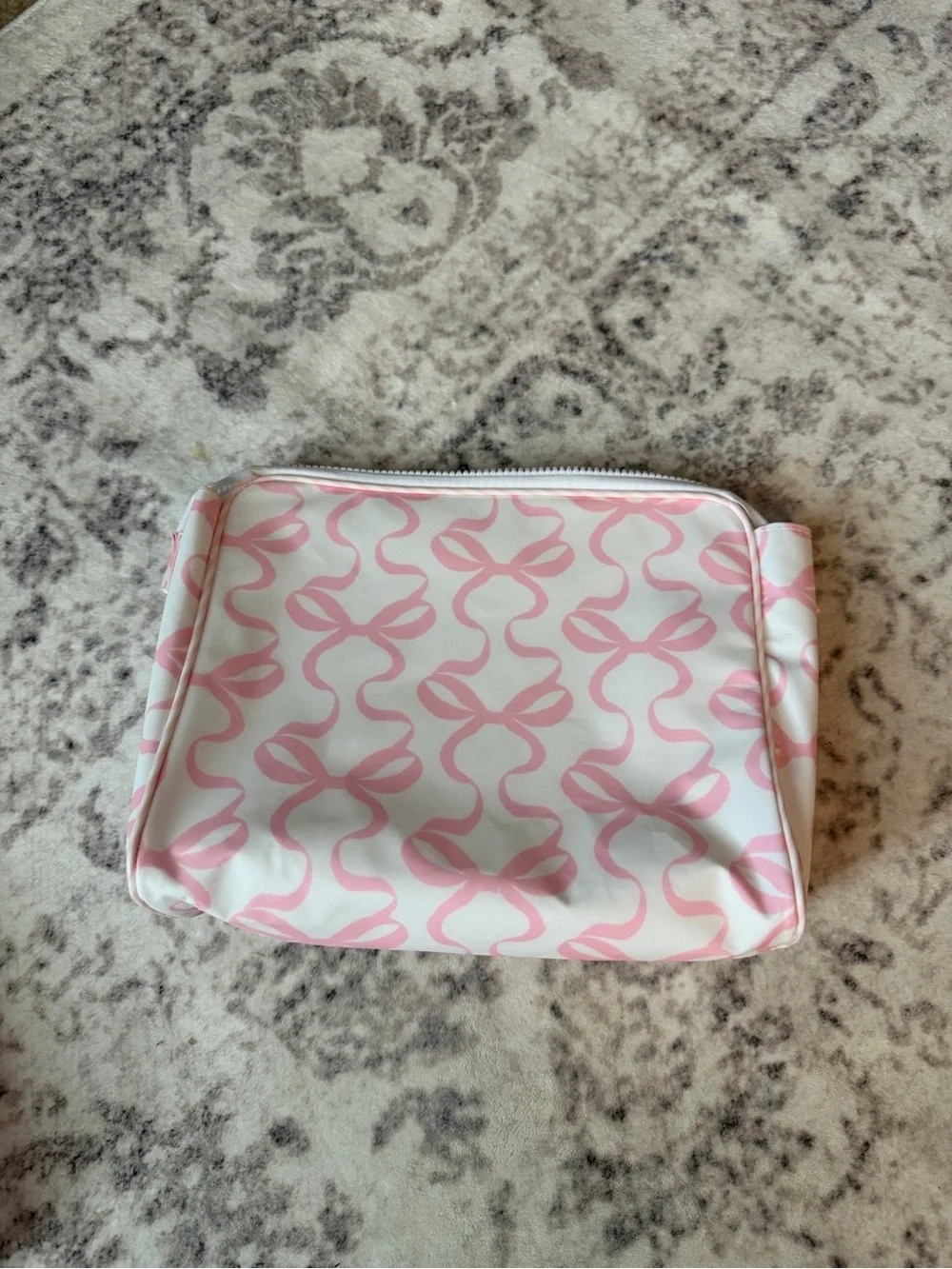 Apple of my Isla pouches